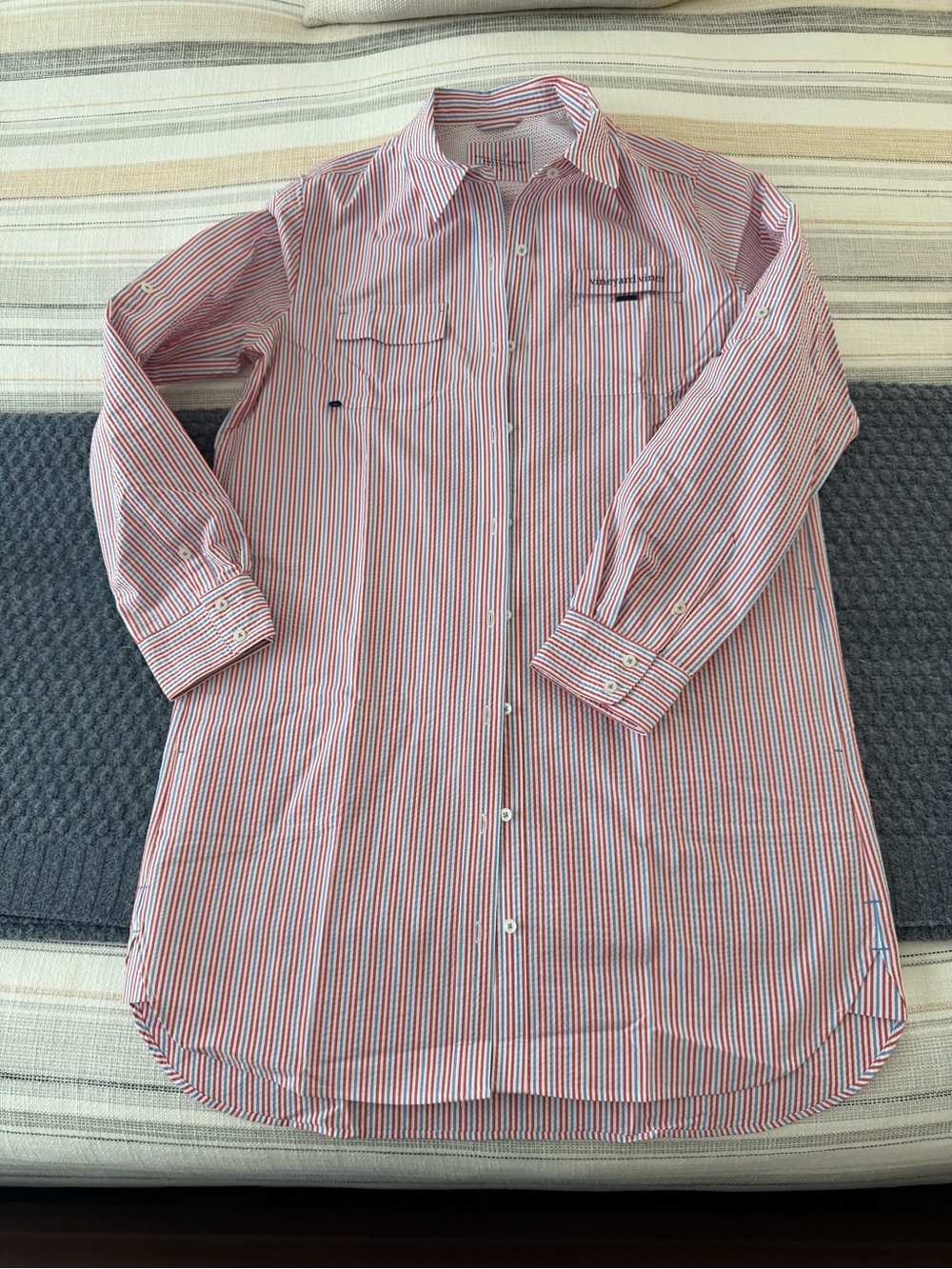 Vineyard Vines Harbor Shirt 
Cover-Up size medium